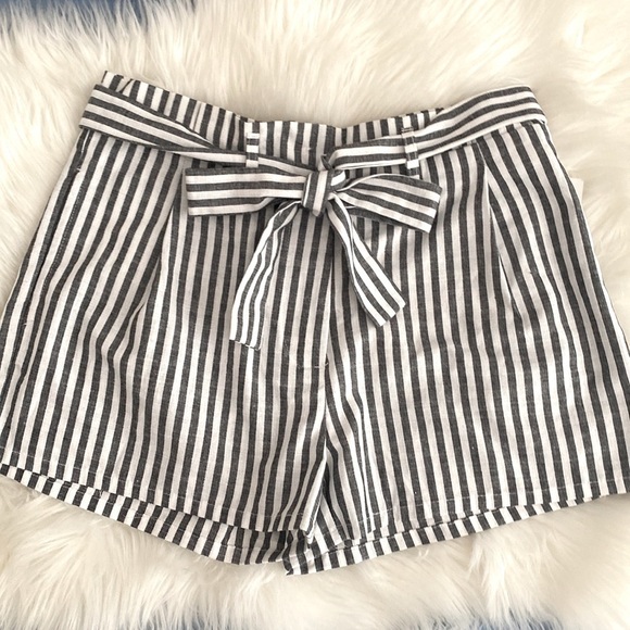 💚Love Tree striped women’s shorts with a belt - Picture 1 of 6